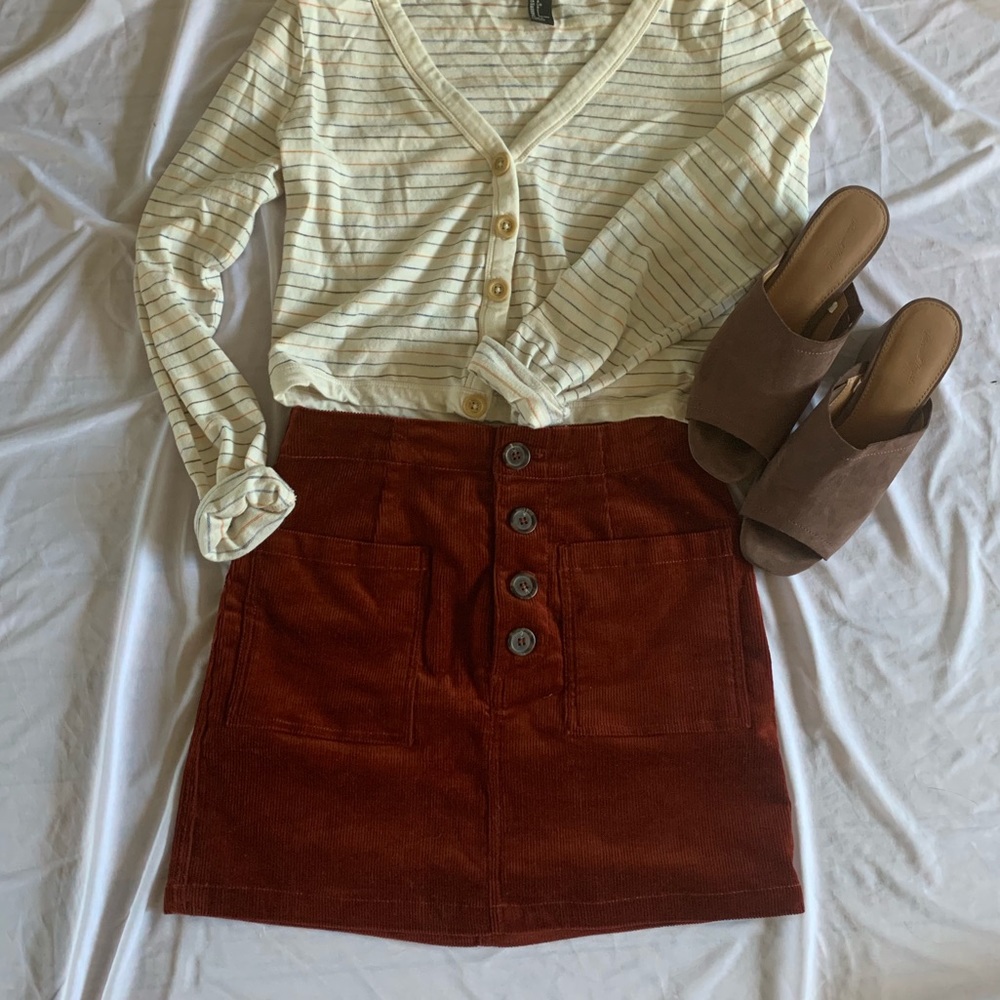 Auburn mini skirt!